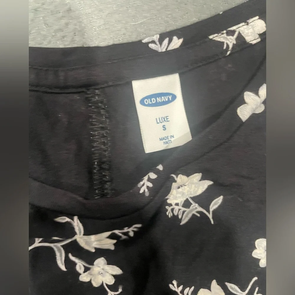 *BUNDLE* 2 Old Navy Women’s Luxe Sleeveless Top Size Small - Picture 6 of 6